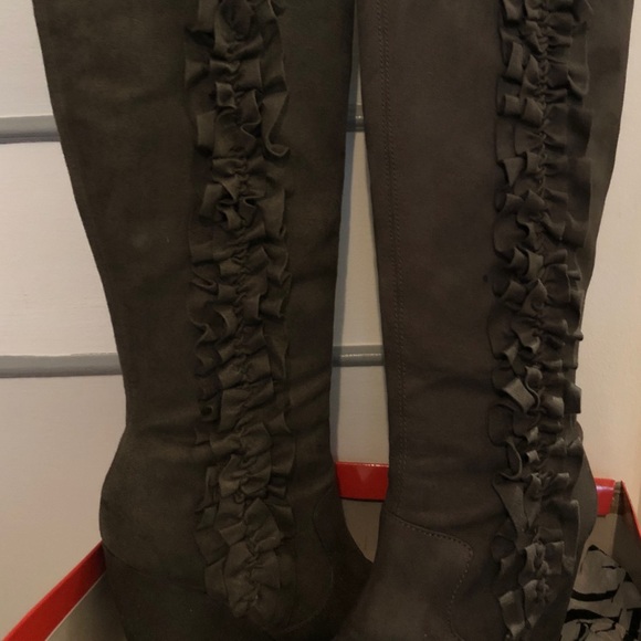 Elle wedge below the knee boots - Picture 2 of 2